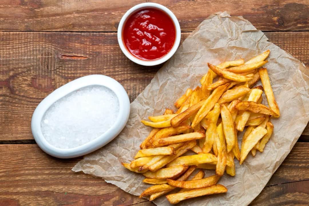 Ile kalorii ma 100 gram frytek? Zaskakujące fakty o kaloryczności