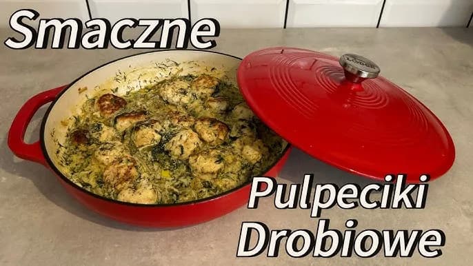 Klopsiki drobiowe w sosie koperkowym – prosty przepis na obiad