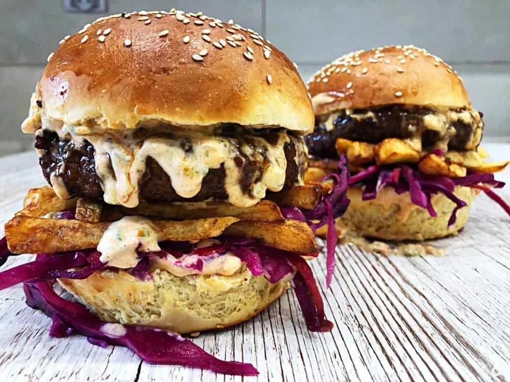 Jak złożyć hamburgera, by uniknąć nieudanych prób i zachwycić smakiem