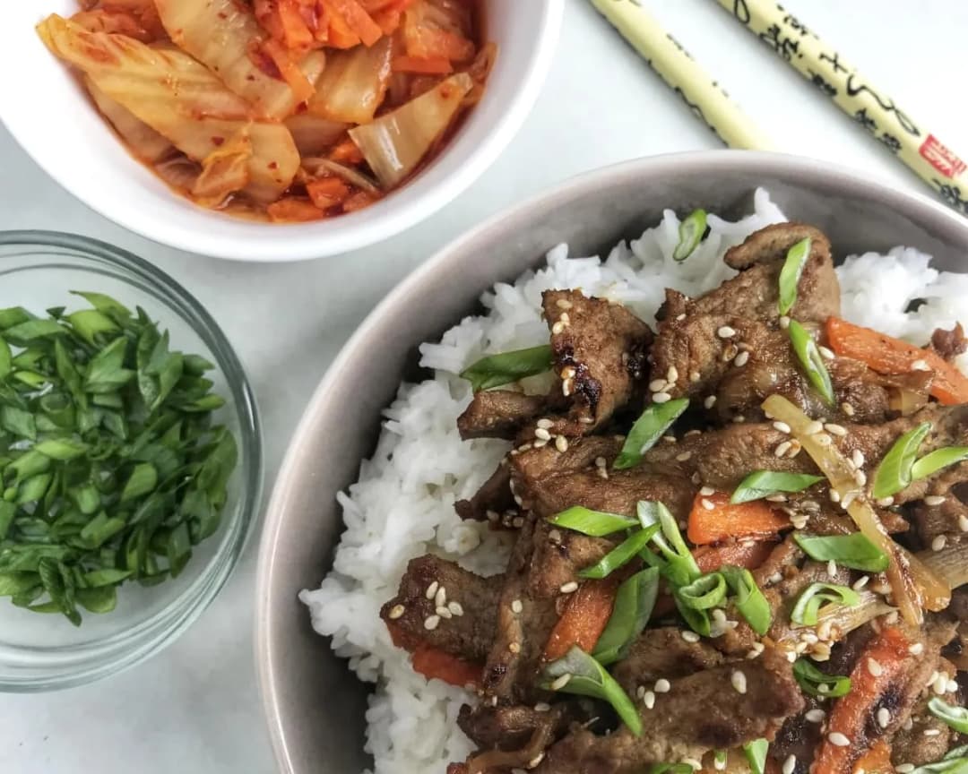 Wyjątkowy przepis na wołowinę bulgogi, który zachwyci Twoich gości