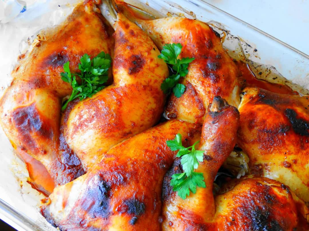 Ile piec udka z kurczaka w rękawie, aby były soczyste i pyszne?